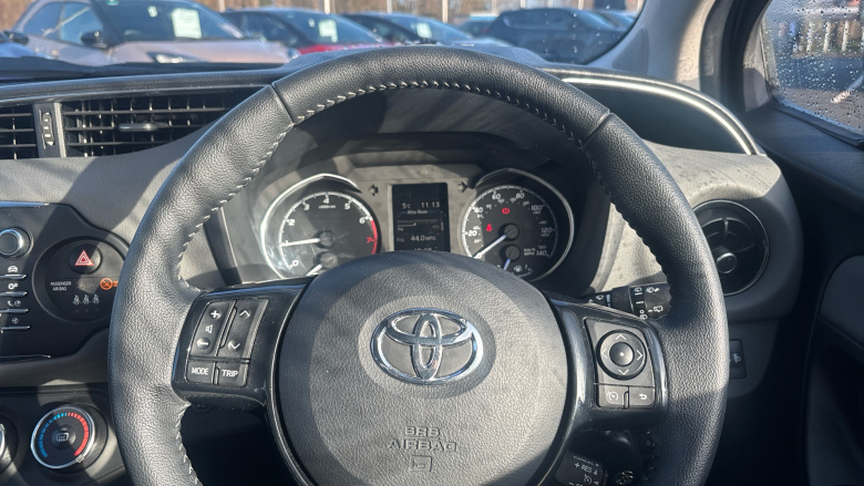 Toyota Yaris 1.5 VVT-i Icon Tech 5dr Petrol Hatchback